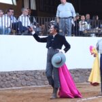 Toreros dando la vuelta al ruedo en Hacienda El Salitre