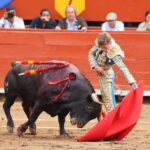 Borja Jiménez cortando una oreja en la Feria del Señor de los Milagros