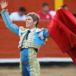 Borja Jiménez cortando una oreja en la Feria del Señor de los Milagros