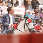 Jorge Hernández Gárate toreando a caballo en Jiquilpan