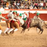 Jorge Hernández Gárate toreando a caballo en Jiquilpan