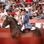 Jorge Hernández Gárate toreando a caballo en Jiquilpan