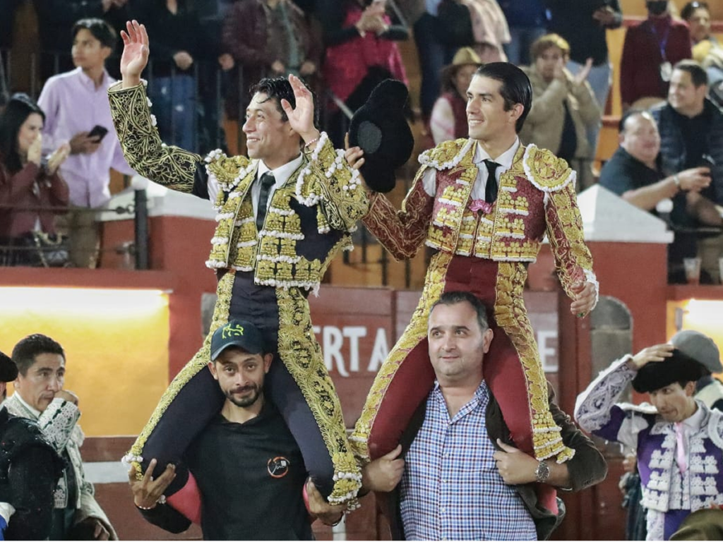 Sergio Flores celebrando su triunfo en Tlaxcala