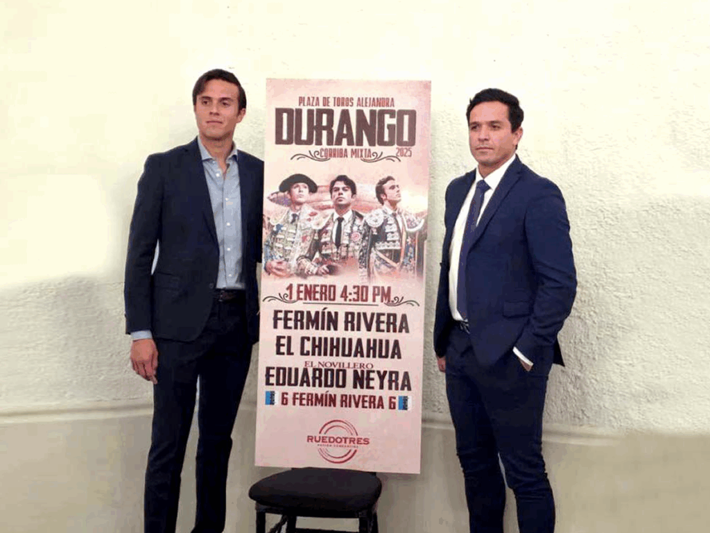 Fermín Rivera y El Chihuahua en la Plaza Alejandra.