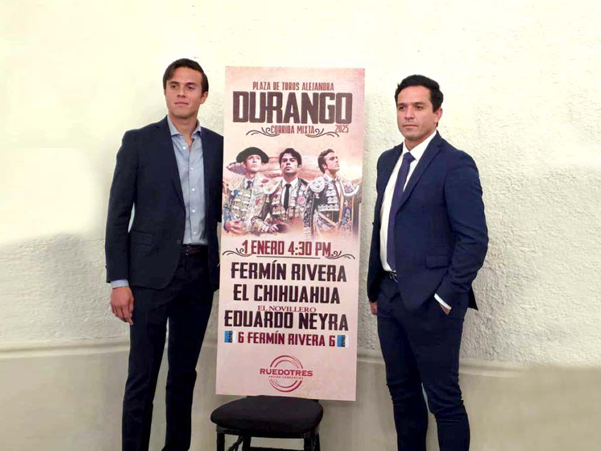 Fermín Rivera y El Chihuahua en la Plaza Alejandra.