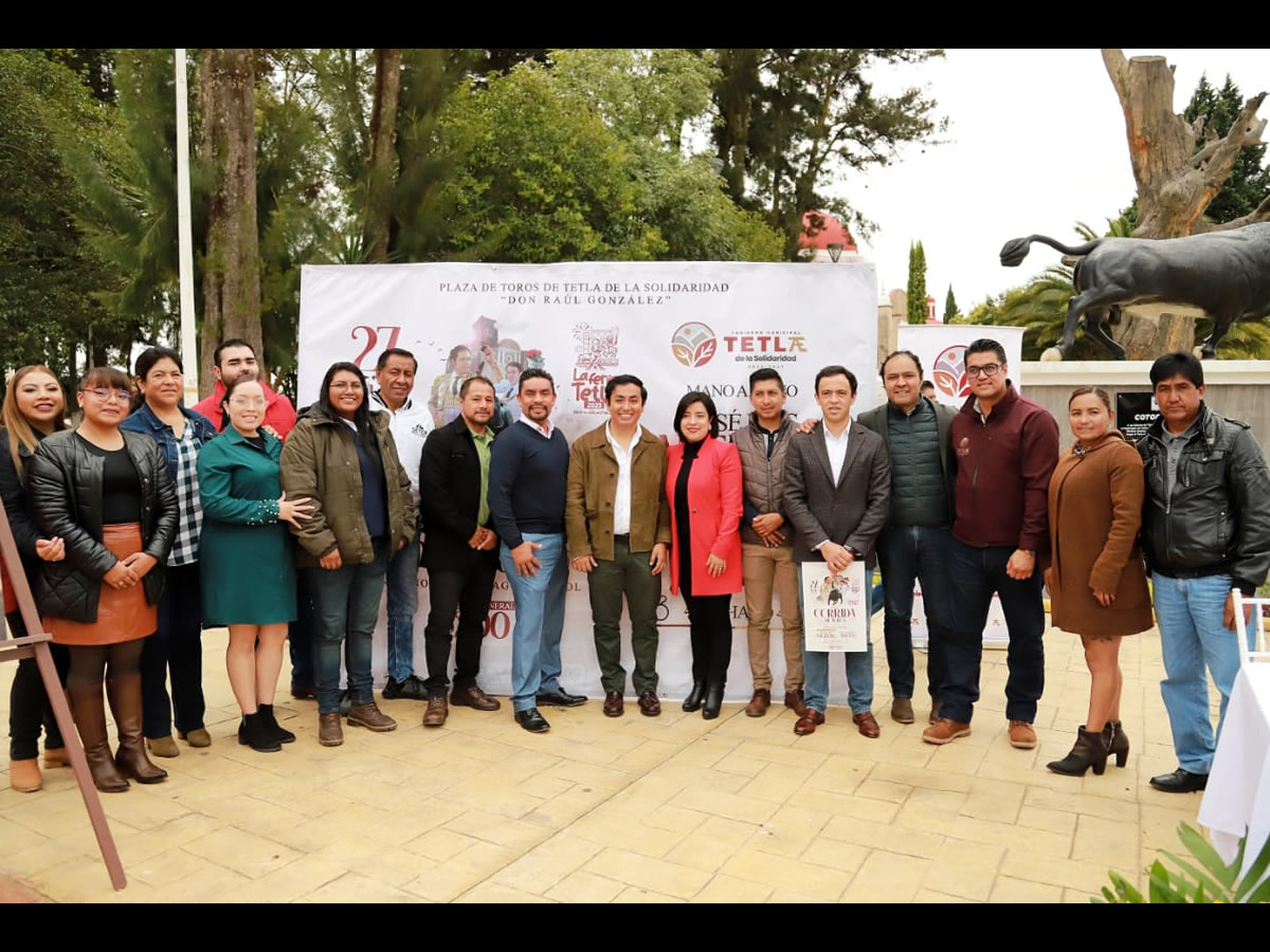 PRESENTAN  CARTEL PARA FERIA DE TETLA
