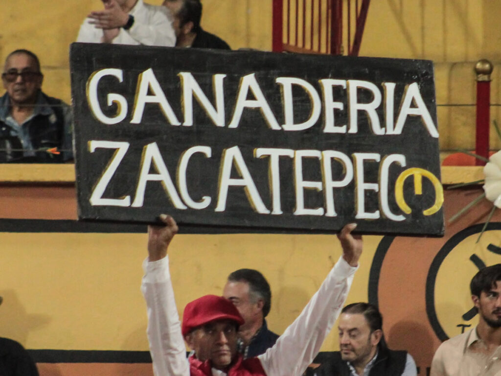 Oreja para el Zapata y Román en Corrida de la Huamantlada