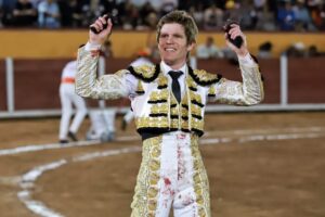 WhatsApp Image 2025-11-08 at 19.08.50 (1)