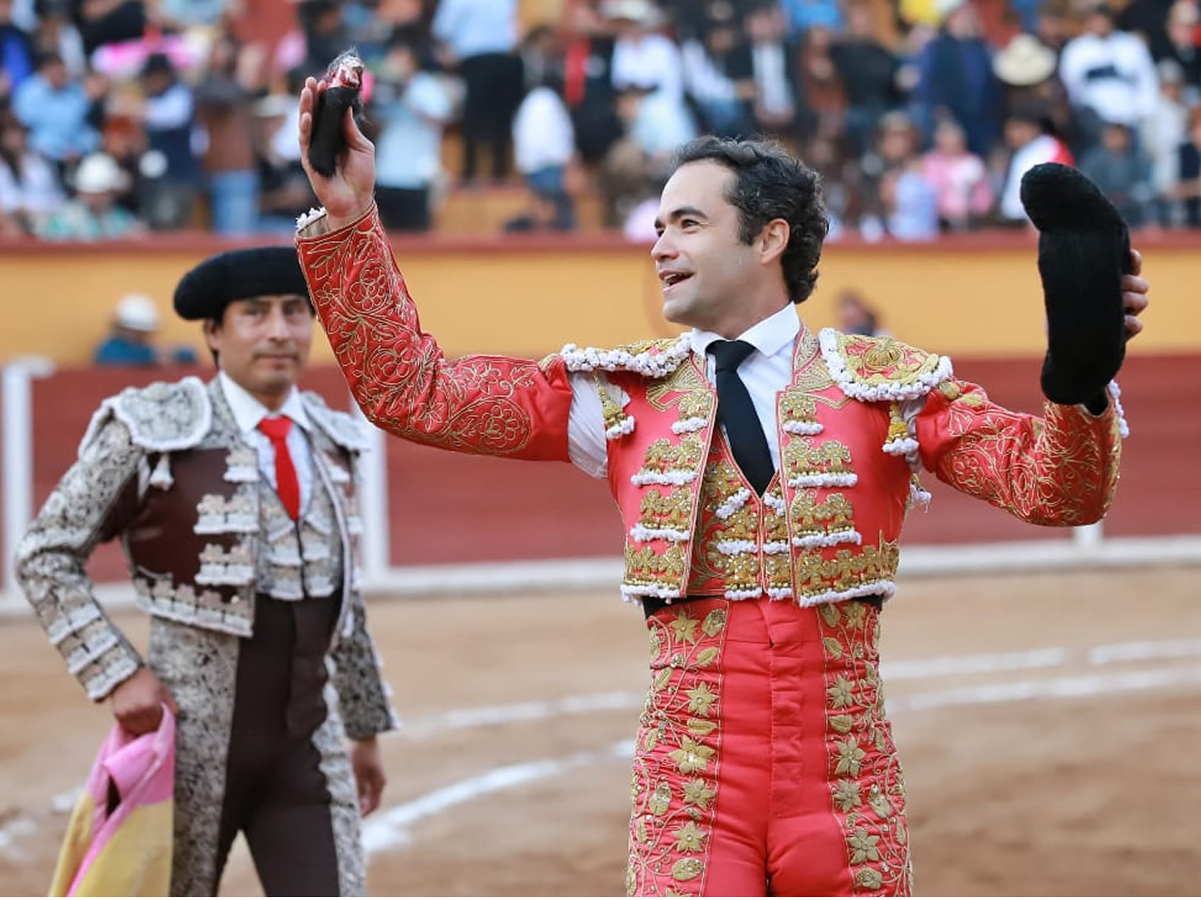 TERMINA FERIA TAURINA DE TLAXCALA CON SALIDA A HOMBROS