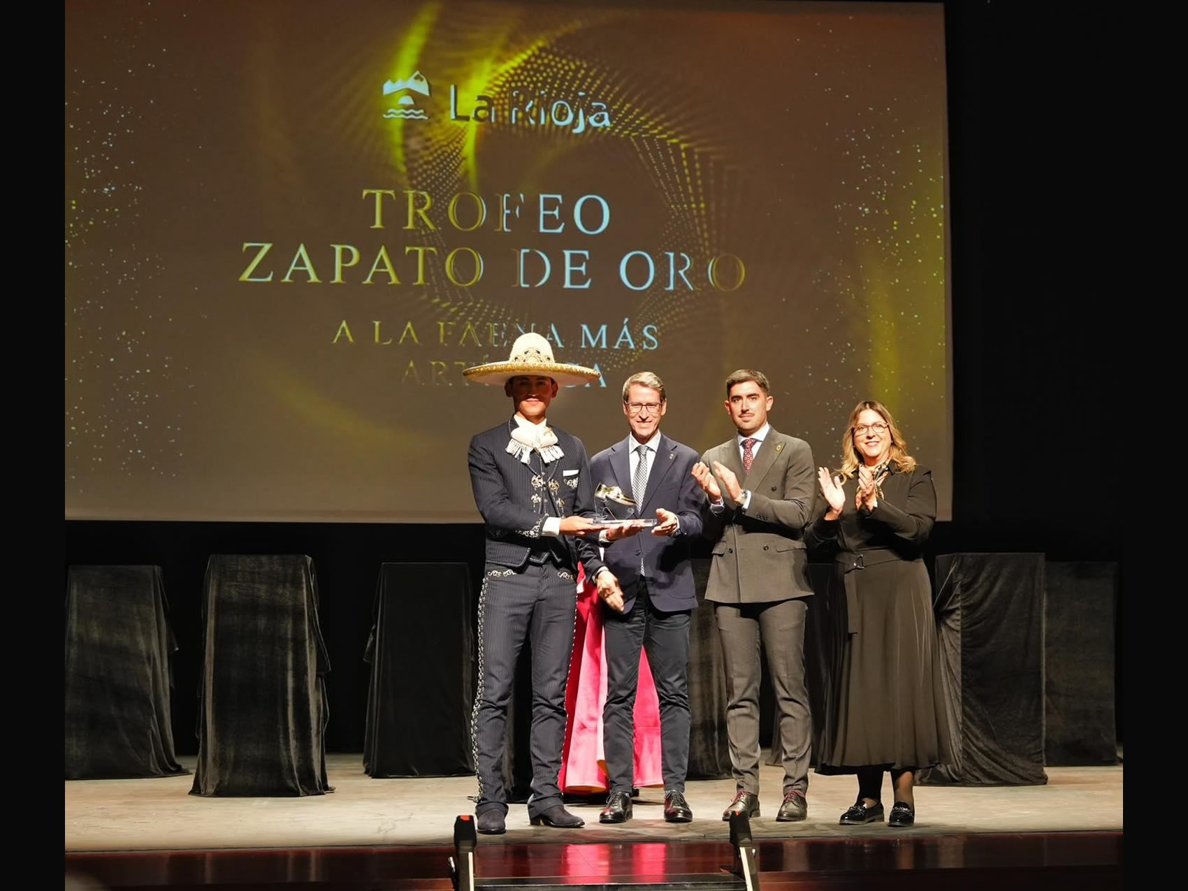 ARNEDO ENTREGÓ LOS PREMIOS DE LA 50ª EDICIÓN DEL ZAPATO DE ORO
