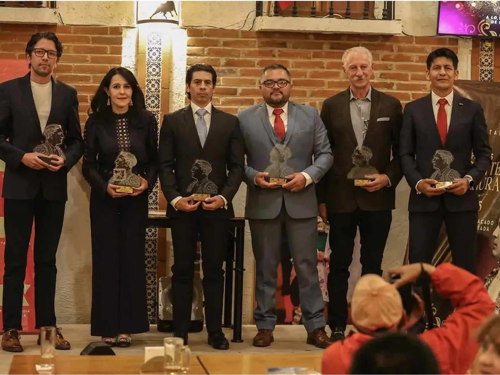 ENTREGAN LOS PREMIOS “VICENTE SEGURA 2025” A LO MÁS DESTACADO DE LA TEMPORADA TAURINA EN PACHUCA