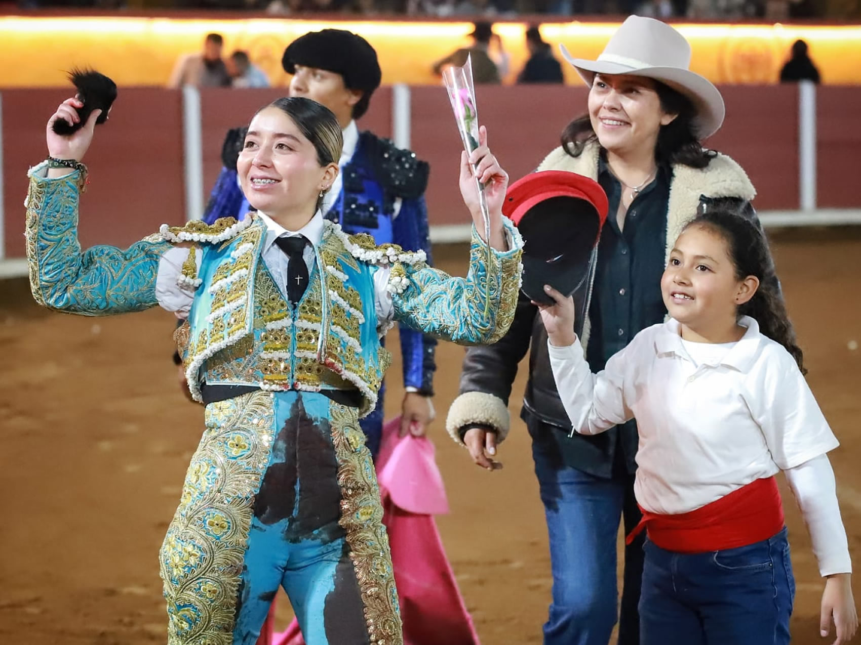 NOVILLADA ROSA: DOS OREJAS EN TLAXCALA