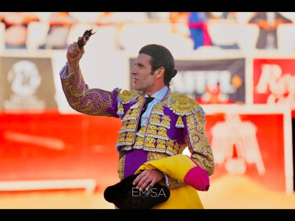 UNA OREJA PARA DE EMILIO Y GILIO EN LEÓN