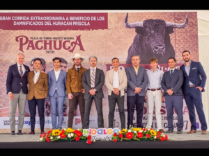 PACHUCA LEVANTA LA MANO Y PRESENTA CARTEL TAURINO CON CAUSA