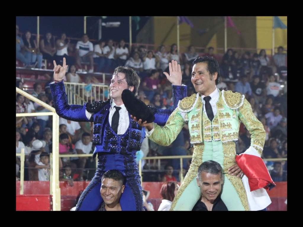 ANGELINO DE ARRIAGA Y JUAN PEDRO LLAGUNO SALEN A HOMBROS EN POMUCH