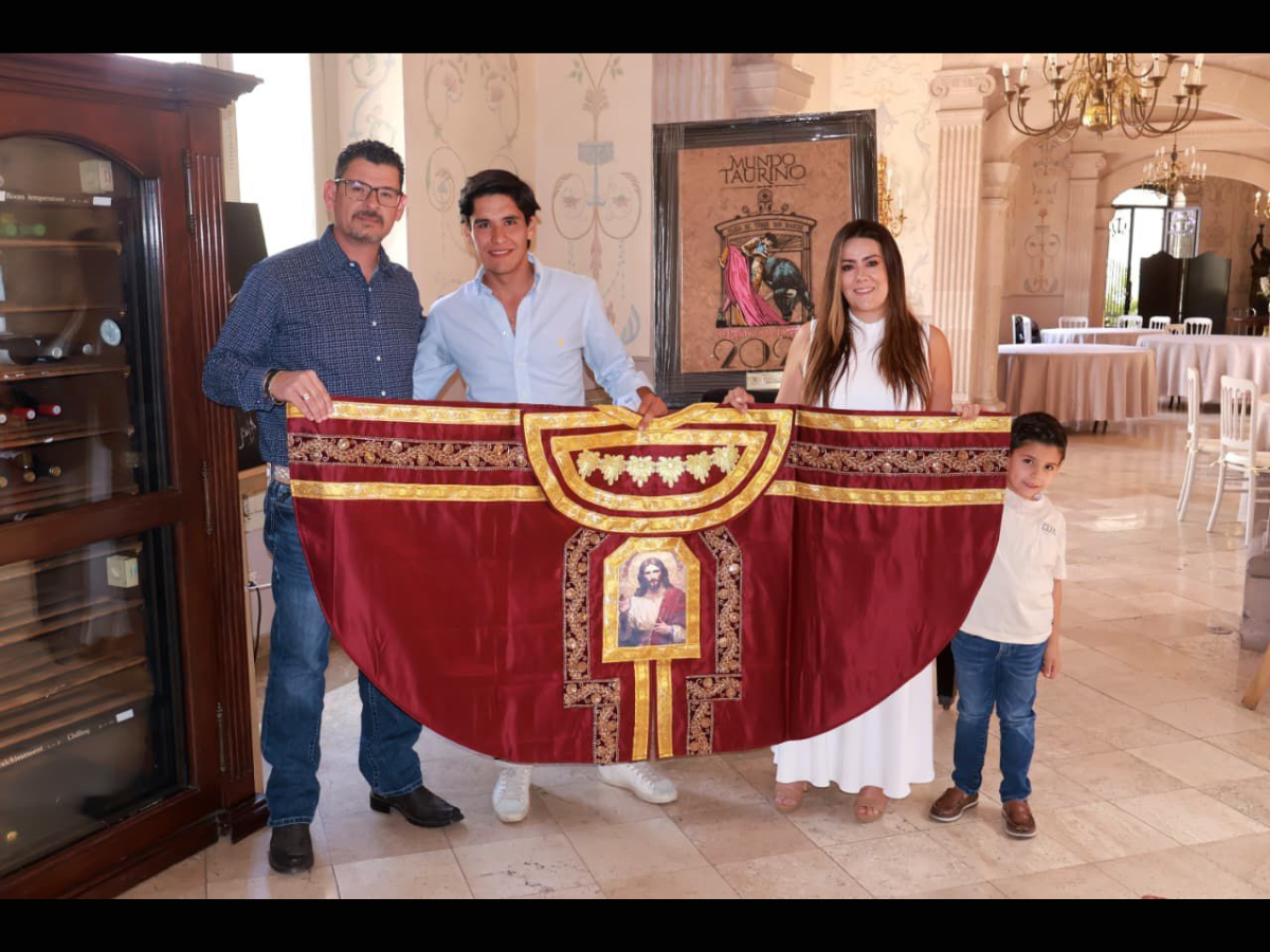 ENTREGAN EL TROFEO “MUNDO TAURINO 2026”, IMPULSO A LAS NUEVAS FIGURAS DEL TOREO