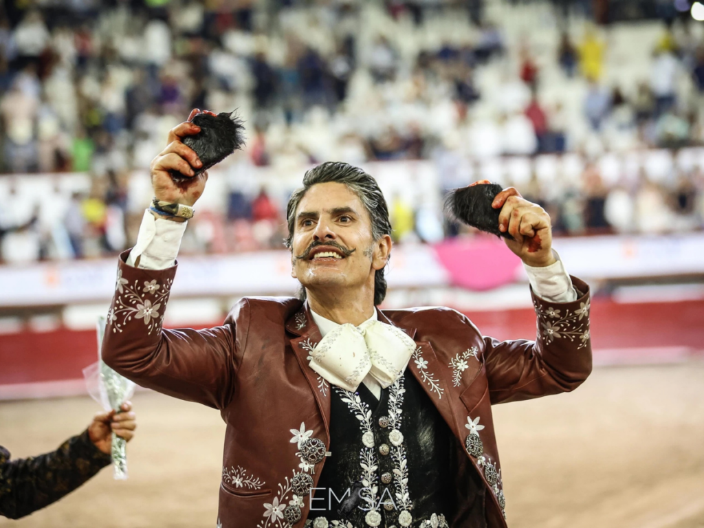 GAMEROA HOMBROS EN EL CIERRE DE AGUASCALIENTES