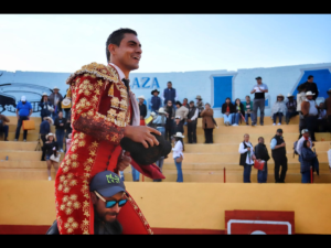 GERARDO RIVERA SALE A HOMBROS EN ATLTZAYANCA