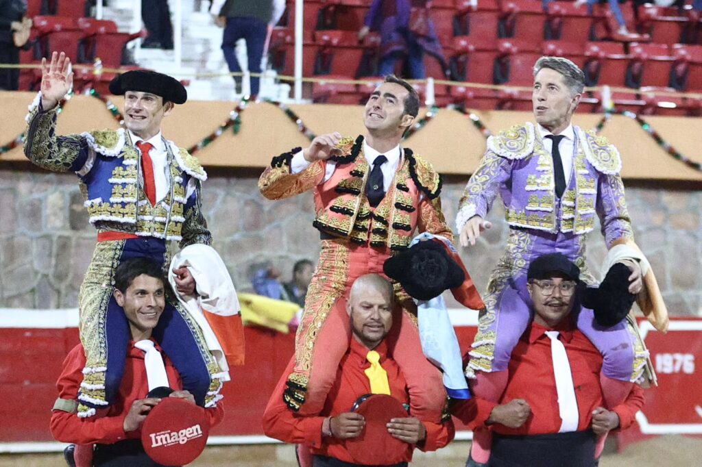 TRIPLE SALIDA A HOMBROS EN ZACATECAS