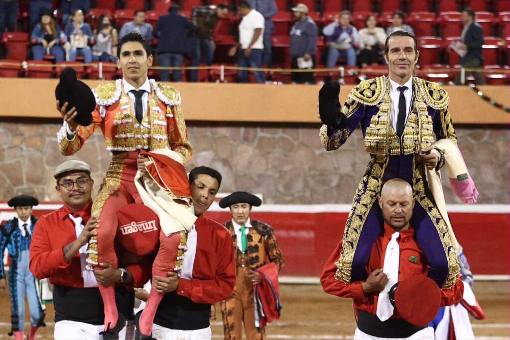 UCEDA LEAL Y HÉCTOR GUTIÉRREZ A HOMBROS EN ZACATECAS
